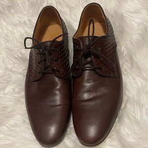 Men’s Curatore leather shoes. Size 10, color Coffee Brown.